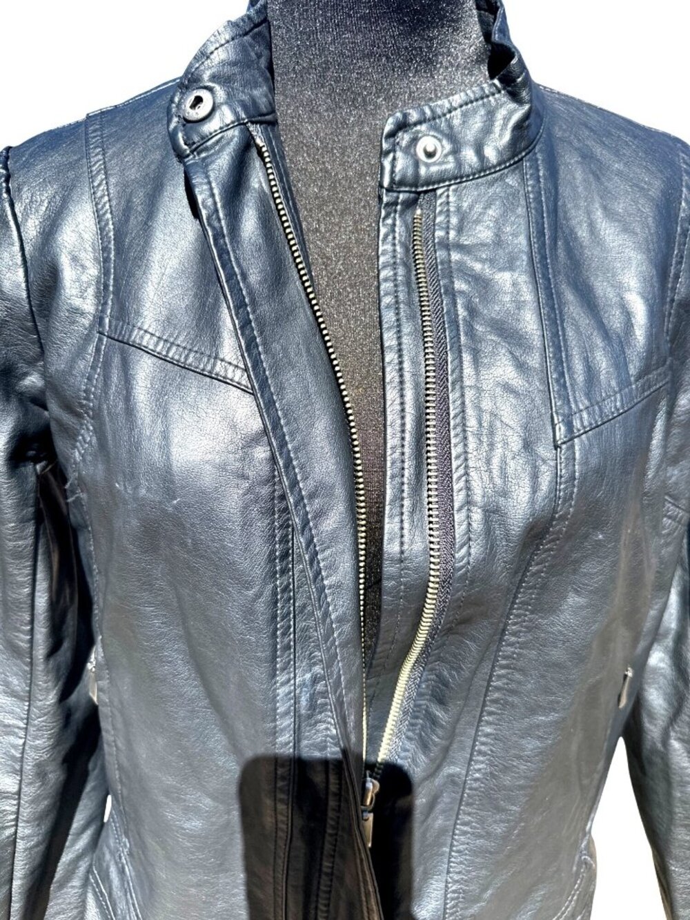 Bernardo Size M Black Faux Leather Moto Jacket Dark Academia Street Chic Luxe NY - Picture 10 of 12